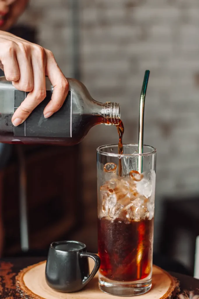 Preparazione di un servizio di cold brew coffee da un concentrato di estrazione ethicru